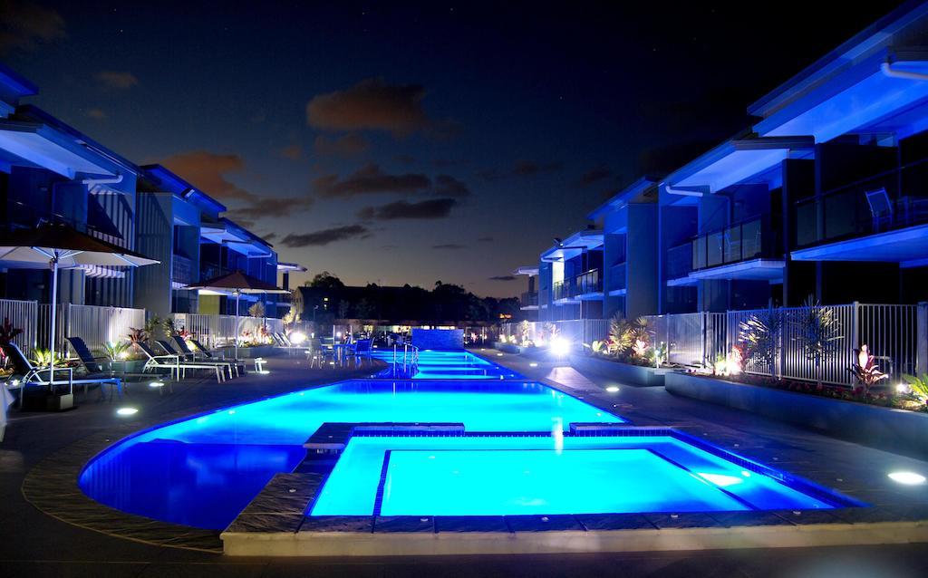Ramada By Wyndham Hervey Bay Facilidades foto The pool at the Blue Sky Inn